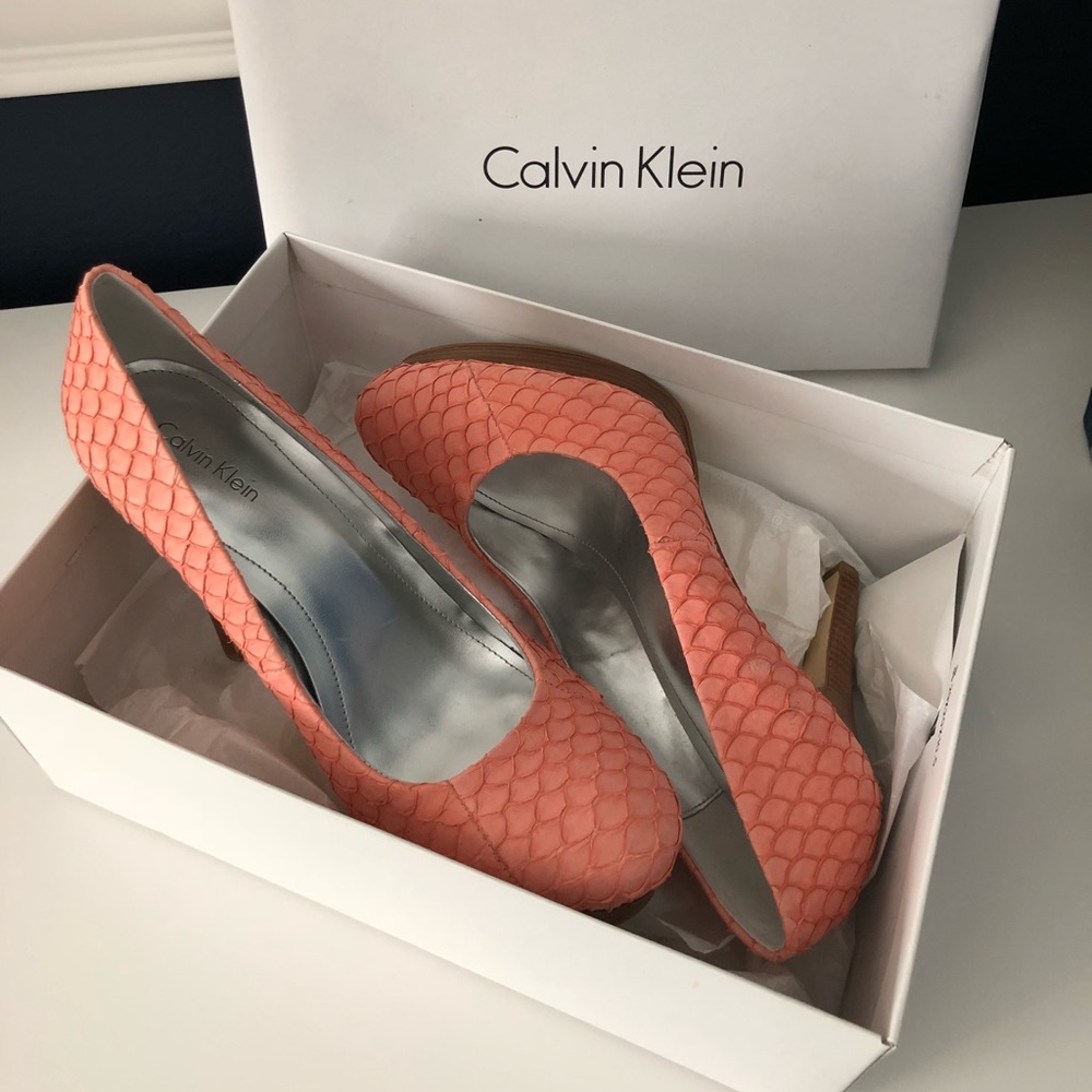 Calvin Klein Kendall Fish Skin pumps